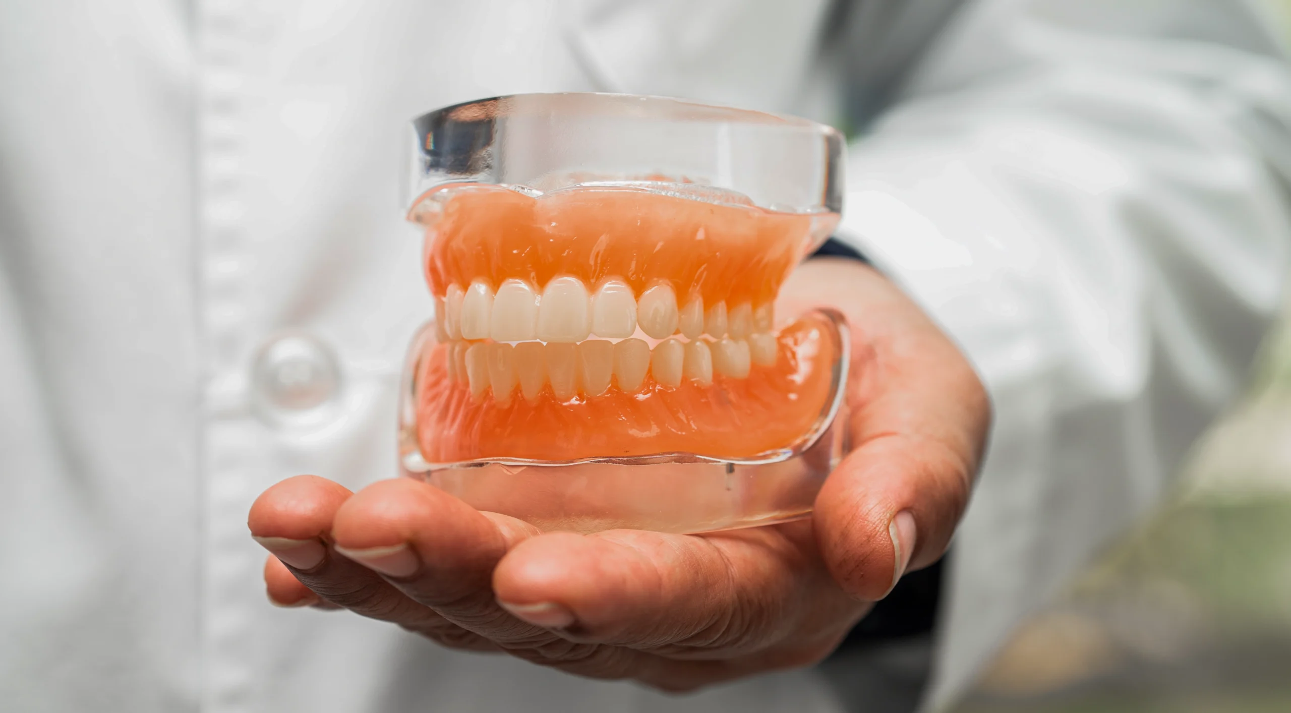 چرا دست دندان (دندان مصنوعی) نگذاریم؟ 2 چرا دست دندان (دندان مصنوعی) نگذاریم؟