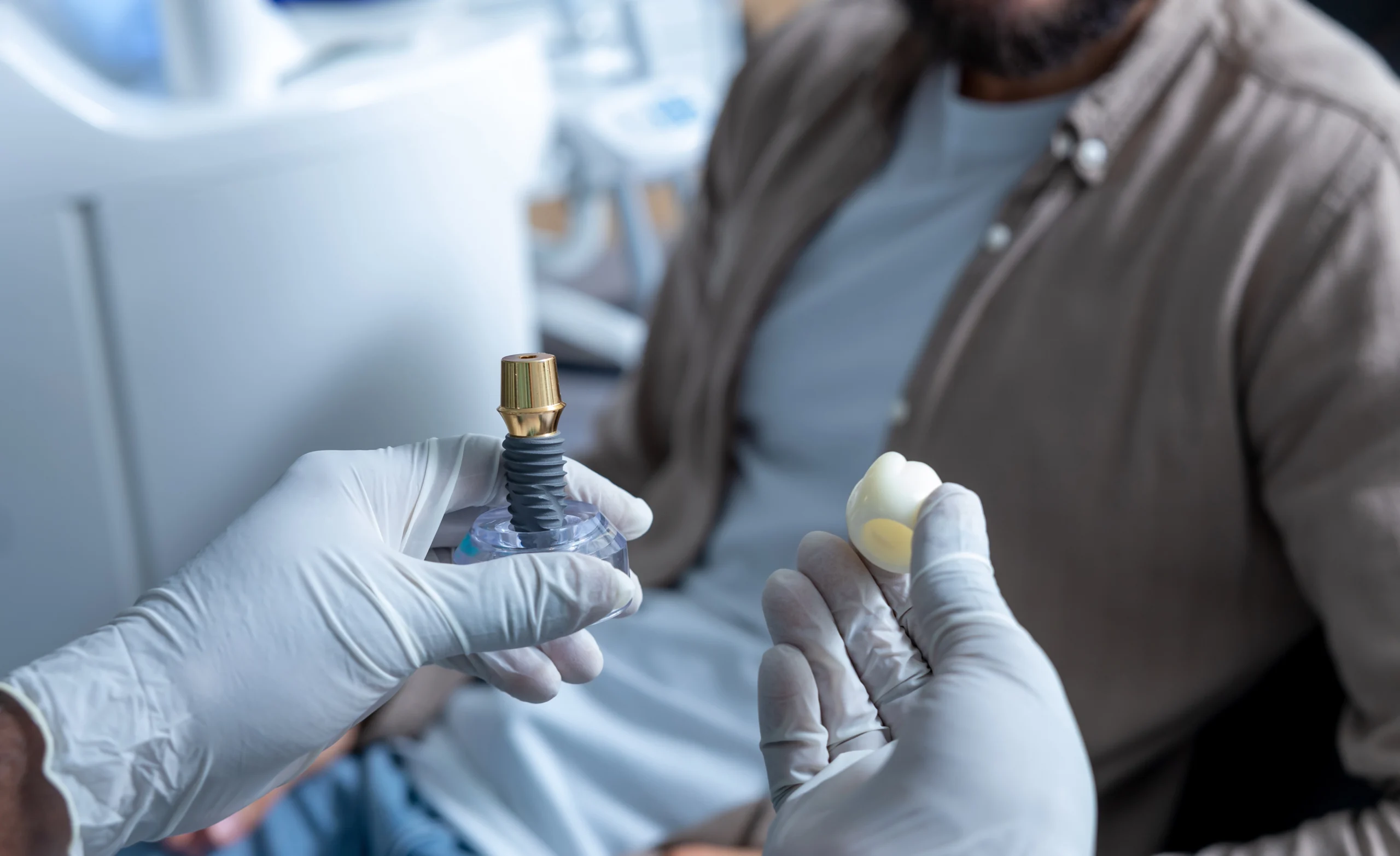 طول عمر ایمپلنت دندان چقدر است؟